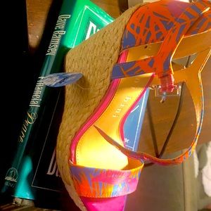 Size 6M women wedge shoe.
